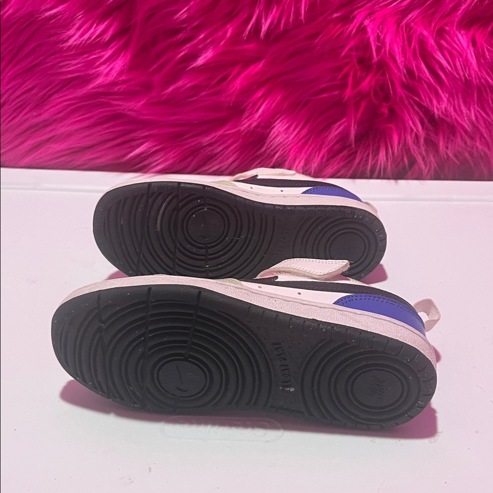 Nike Kids Sneakers in Pink, White, and Green - Picture 5 of 6